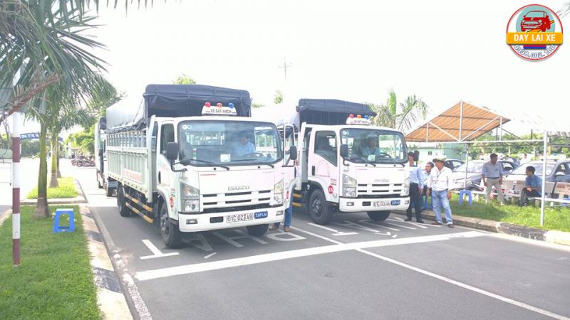 Nguyên Tắc Quay Đầu Xe An Toàn