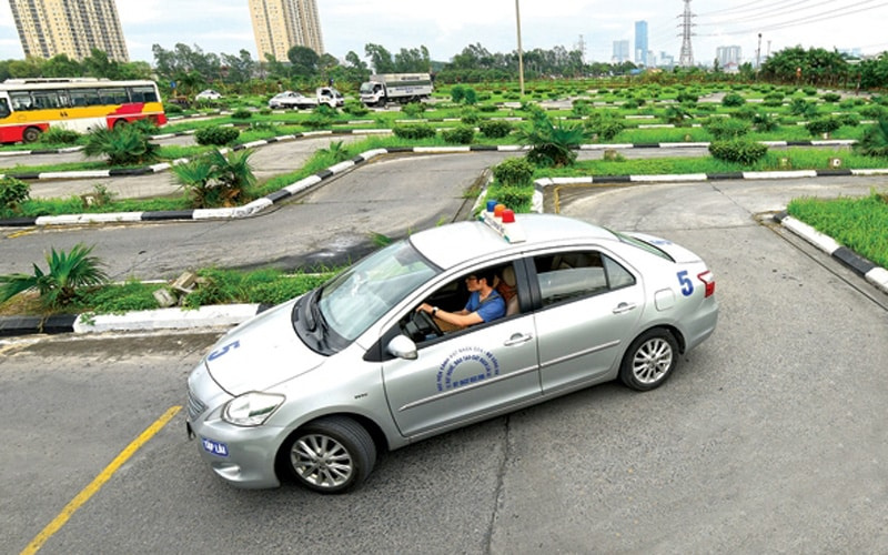 Những điều lưu ý khi học lái xe ô tô mà bất kì người mới học nào cũng phải lắm vững